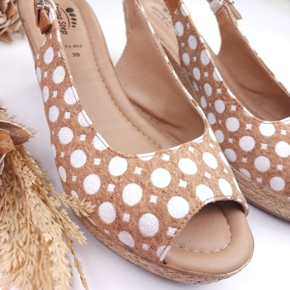 Soft Spots White Tan Polka-dot Mini Platform Wedge Sz 39 - Picture 10 of 12